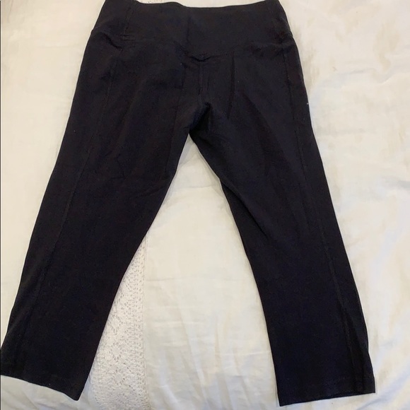 Nike Dri-Fit Black Crop Leggings - Picture 2 of 4